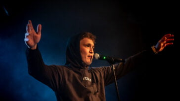 Quiz Songtekst Snelle Reünie Hit Liedje Nederland Nederlandstalig Lyrics Bars Melodie Parodie VragenVuur