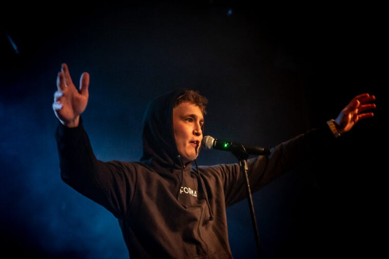 Quiz Songtekst Snelle Reünie Hit Liedje Nederland Nederlandstalig Lyrics Bars Melodie Parodie VragenVuur