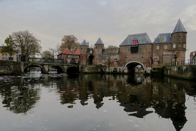 Quiz waar in Nederland deze foto's genomen zijn welke stad plaats steden plaatsen geografie topografie herkennen trivia weetjes afbeeldingen plaatjes feiten