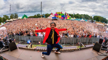 Quiz Songtekst Links Rechts Snollebollekes Carnaval Lyrics Trivia Nederlandse Kennisquizzen Entertainment Muziek Nederlandstalige Feest