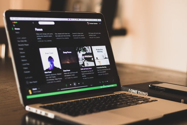 Spotify Quiz Test Nederlands Populairste Bekendste Artiesten Nummers Liedjes Albums Lijstjes VragenVuur Muziek Oprichters Founders CEO Wat Is Streamingdienst