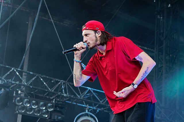 Roméo Elvis Belgische rappers Vlaamse Waalse wallonië vlaanderen belgië hiphop artiesten damso tourist lemc soufiane eddyani muziek