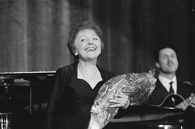 Franse Zangeres Édith Piaf Chansons Frankrijk Parijs Quiz Feitjes weetjes Nederlands trivia muziek liedjes over lengte liefde leeftijd overleden begraven