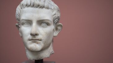 Caligula Sculptuur Standbeeld Romeinse Keizer Opvolger dood moord kinderen vrouw leven feiten weetjes Quiz Test Geschiedenis Rijk Rome Incest Zussen